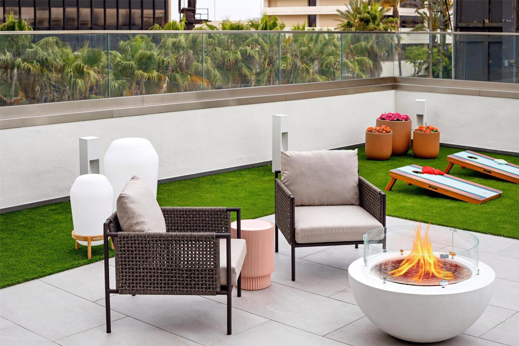 Hilton Garden Lax Angeles Airport 3*